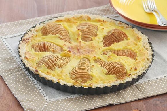 Crostata frangipane z gruszkami – włoska tarta z kremem frangipane