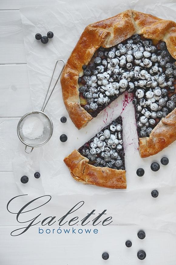 Szybka galette z brzoskwiniami i borówkami na deser