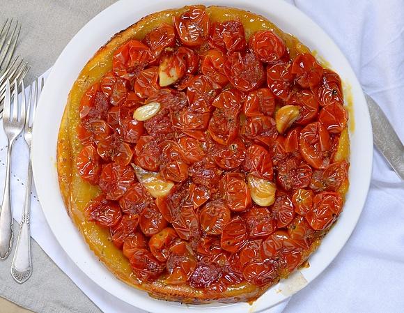 Tarte Tatin z pomidorami karmelizowanymi