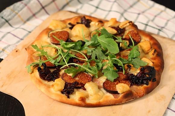 Pizza z figami i kozim serem