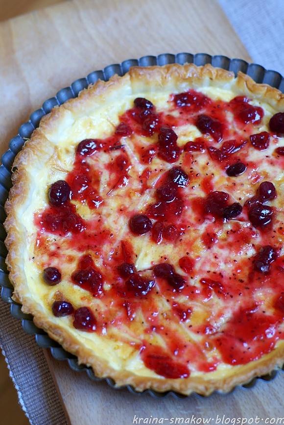 Tarta z serem pleśniowym i żurawiną
