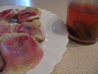 Pierogi ze śliwkami bez jajek i śliwkowy kompot