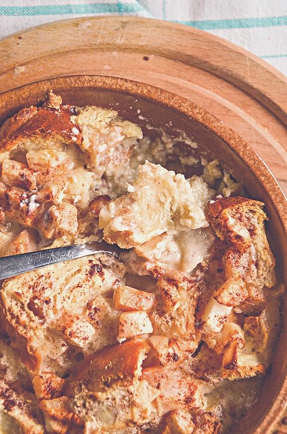 Kokosowy pudding chlebowy z jabłkiem
