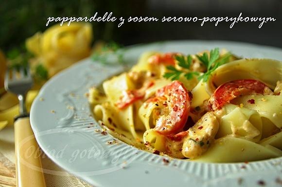 Pappardelle z sosem serowo-paprykowym