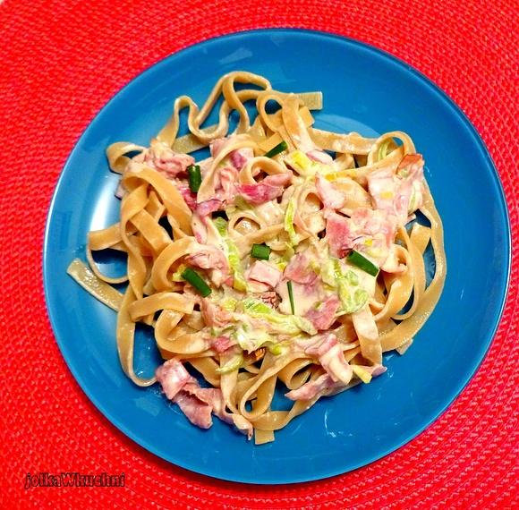 Tagliatelle z szynką i suszonymi pomidorami - szybki obiad