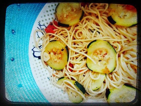 Spaghetti z cukinią i chilli