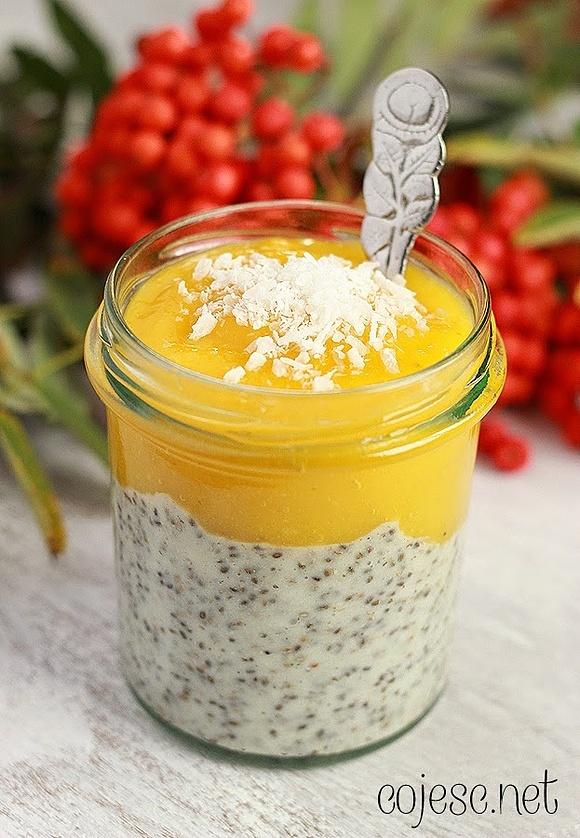 Kokosowy pudding chia z musem mango