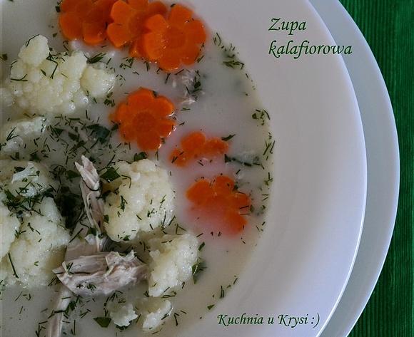 Zupa kalafiorowa z dużymi różyczkami świeżego kalafiora