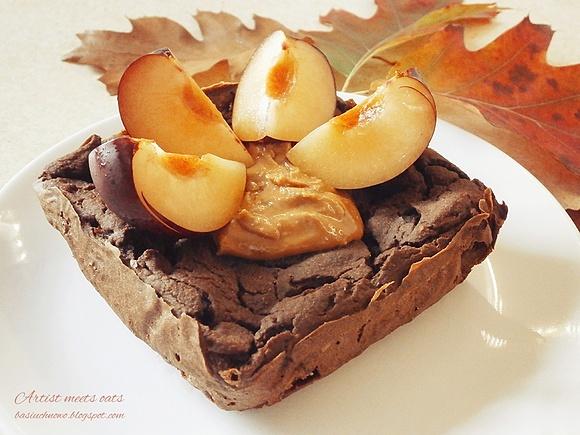 Dynowe brownie z masłem orzechowym i śliwkami