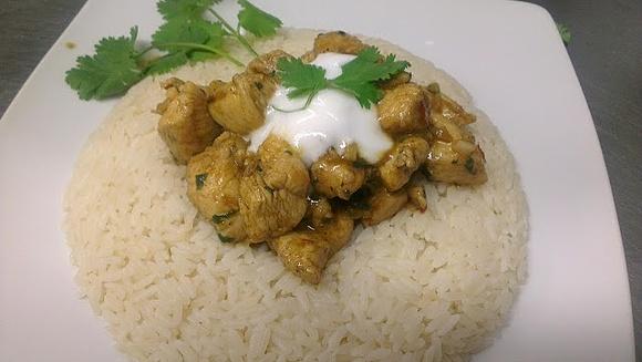 Kokosowe curry z kurczakiem na Dzień curry