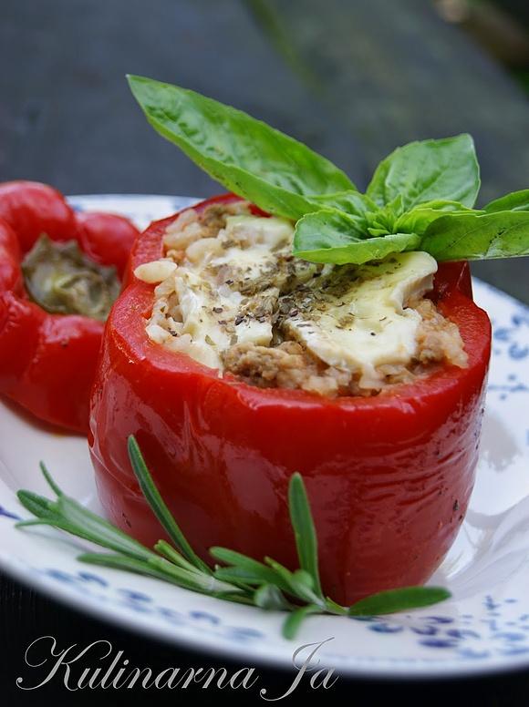 Papryka faszerowana ser camembert
