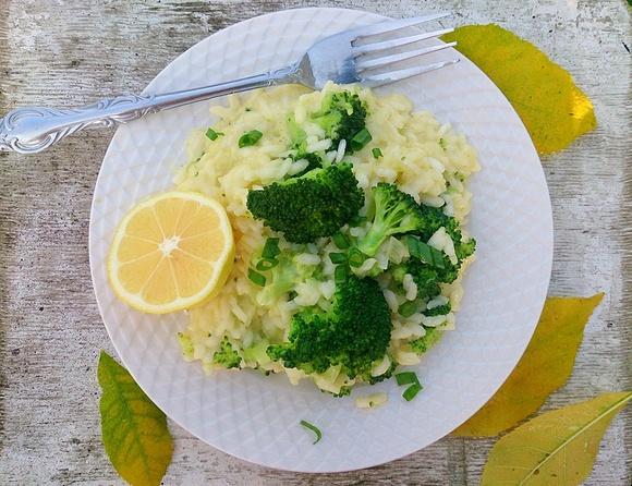Cytrynowe risotto z brokułami