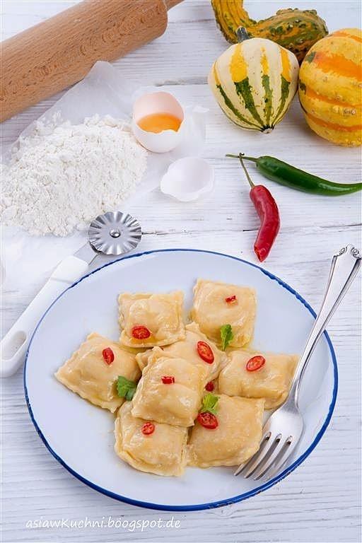 Ravioli z farszem z dyni i klarowanym masłem z chili