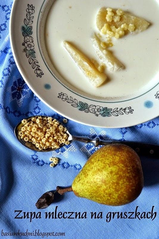 Zupa mleczna z makaronem gwiazdki i gruszkami