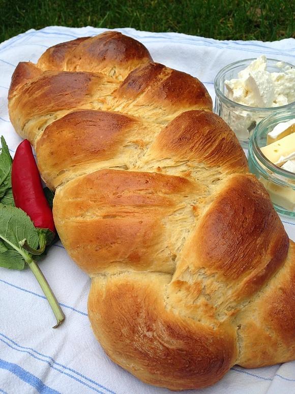 Pleciony chlebek na drożdżach - przepis