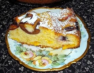 Ciasto pomarańczowe ze śliwkami