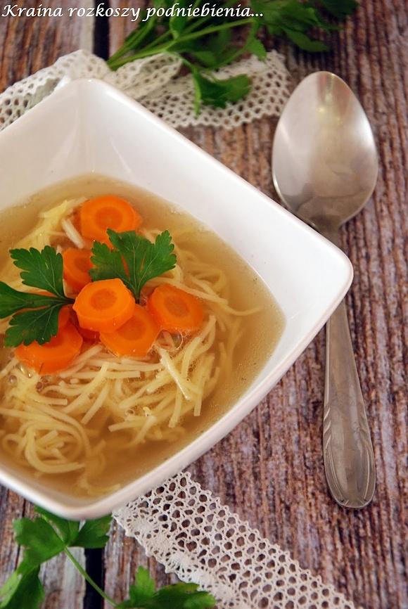 Babci rosół drobiowy z ziemniakami