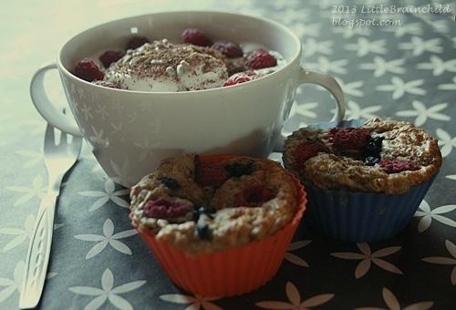 Jogurt z malinami ricottą i muffiny jogurtowe z malinami