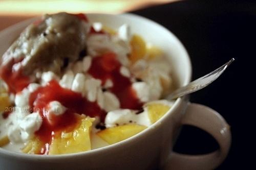 Quinoa z jogurtem greckim i owocami