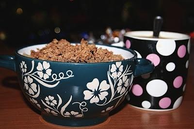 Jogurt z bananową granolą i czekoladą