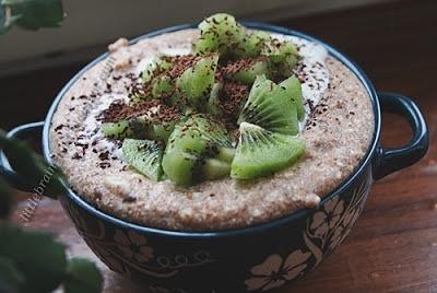 Piankowa owsianka z ricottą, kiwi i czekoladą