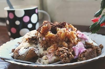 Omlet Kaiserschmarrn z jabłkiem, lodami i czekoladą