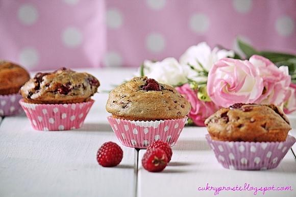 Muffiny z malinami i czekoladą Milka