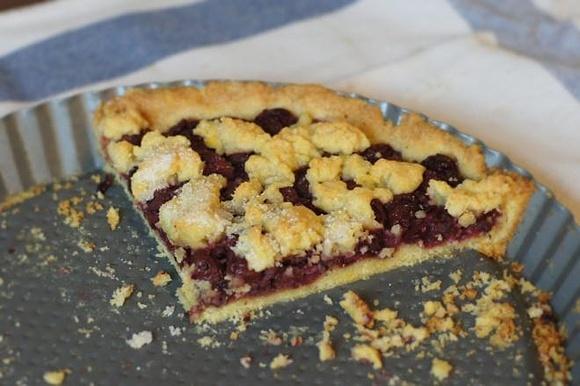 Tarta wiśniowa z orzechami laskowymi