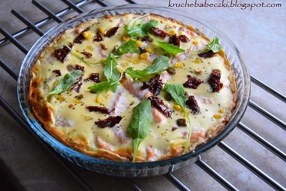 Quiche z łososiem i suszonym pomidorem