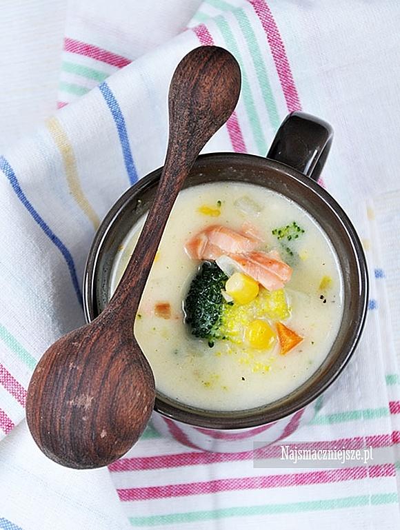 Chowder z brokułami i łososiem