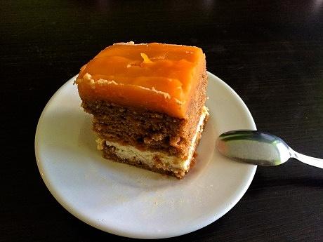 Ciasto marchewkowe z kremem – smakowita niespodzianka