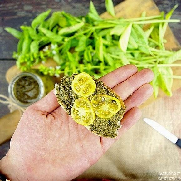 Bazyliowe pesto z orzechami włoskimi