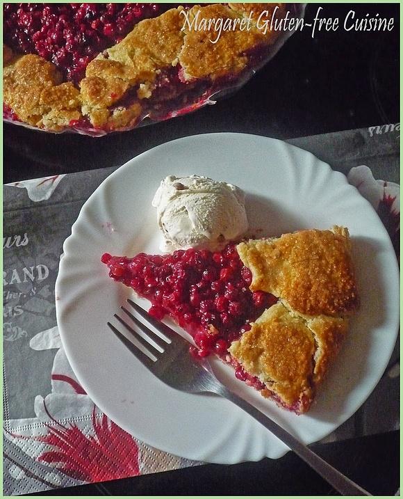 Rustykalna tarta z czerwoną porzeczką