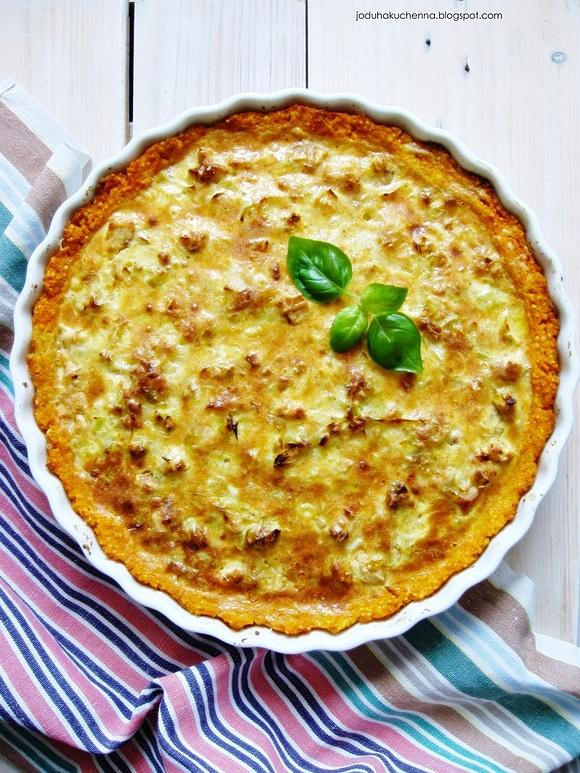 Tarta na spodzie jaglanym z kurczakiem i porem