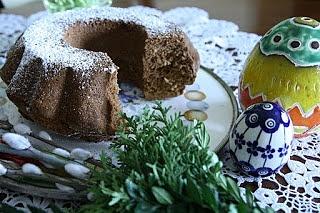 Wielkanocna baba na świąteczny stół