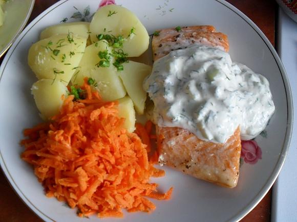 Łosoś w sosie jogurtowym