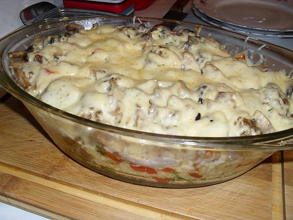 Zapiekanka z klopsikami, kaszą jaglaną i sosem pieczarkowym