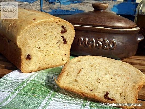 Chleb na drożdżach z suszonymi pomidorami – prosty przepis