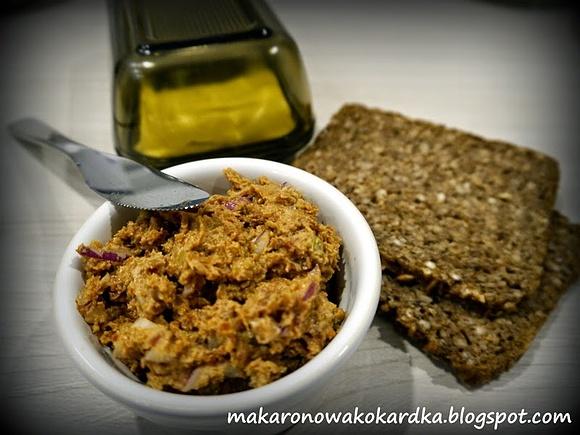 Pasta z wędzonej makreli z suszonymi pomidorami
