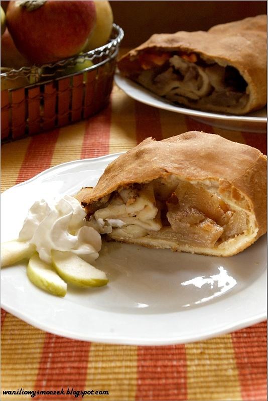 Strudel z jabłkami