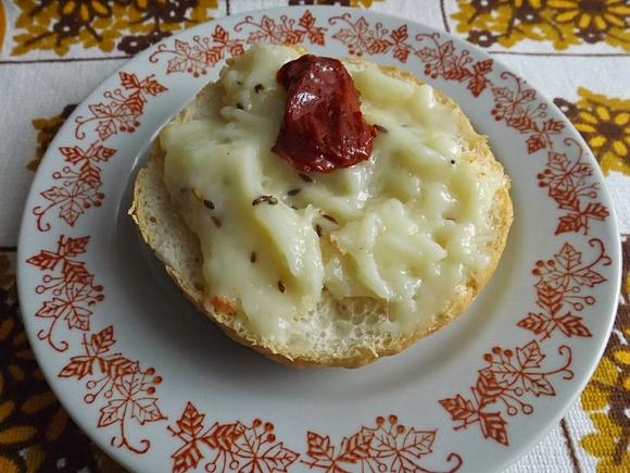 Ser smażony z kminkiem