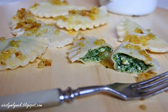 Pierogi ze szpinakiem i serem włoskim