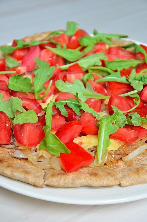 Pełnoziarnista pizza z patelni