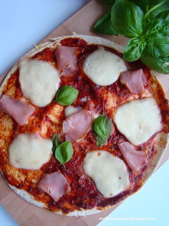 Ekspresowa pizza na tortillach