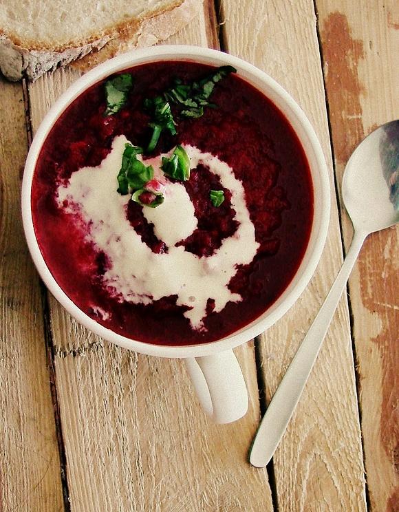 Zupa z pieczonych buraków balsamicznych