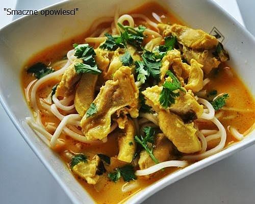 Pikantna zupa z kurczaka z chiang mai – khao soi gai
