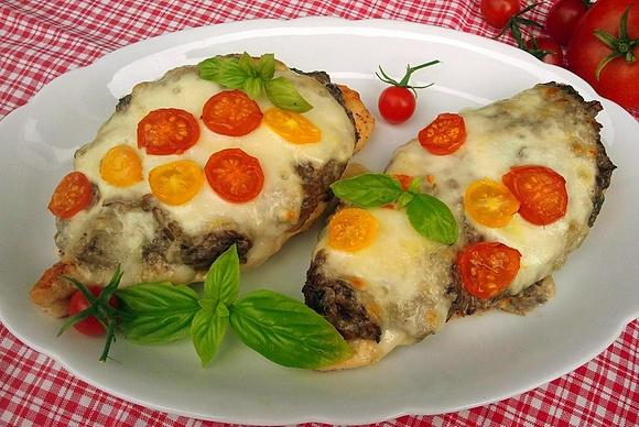 Filet z kurczaka w kremowym nadzieniu pieczarkowym
