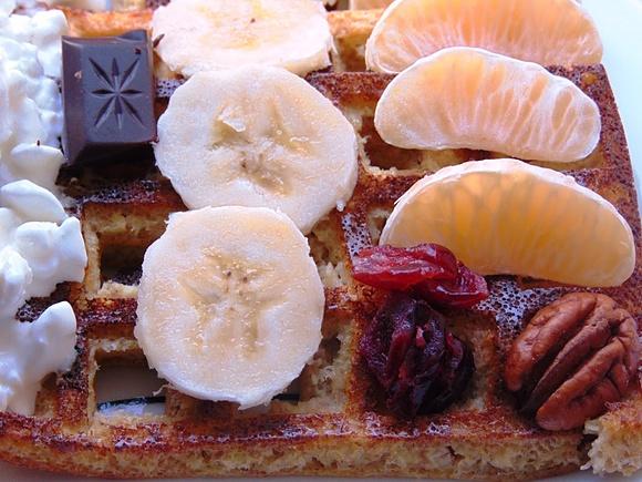 Bananowo-drożdżowe pieczone gofry pełnoziarniste