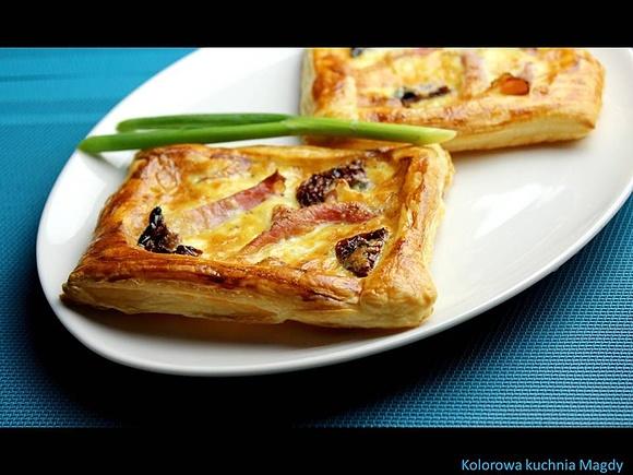Mini tarta z szynką prosciutto i suszonymi pomidorami