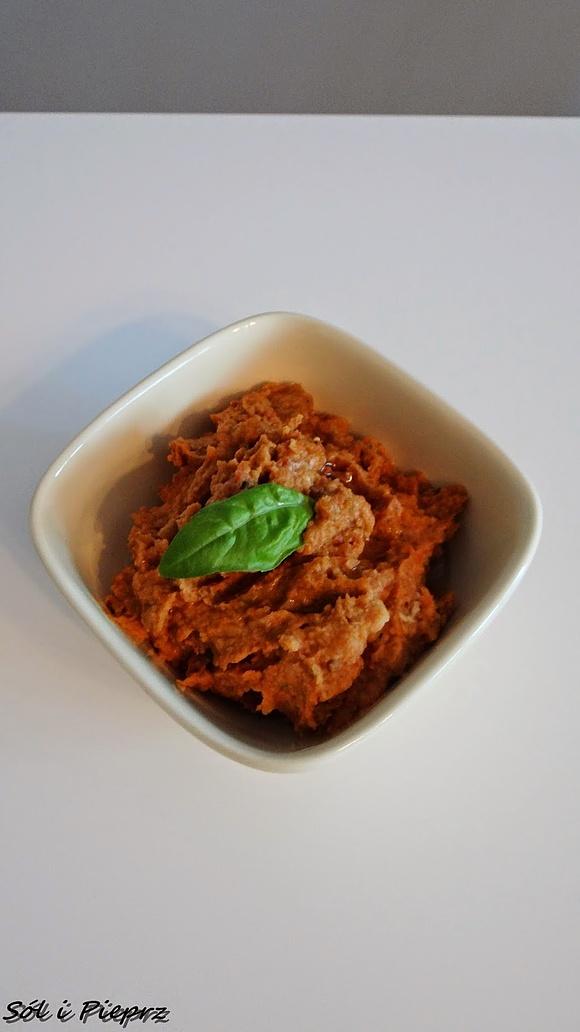 Pasta z cieciorki i suszonych pomidorów
